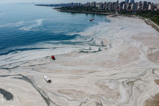 Imagen aérea del 6 de junio en el mar de Mármara, al fondo, Estambul. Imagen aérea del 6 de junio en el mar de Mármara, al fondo, Estambul.