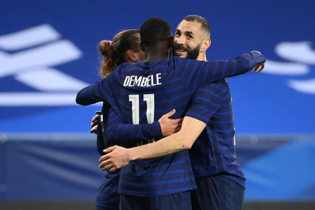 Abrazo entre Antoine Griezmann, Ousmane Dembélé y Karim Benzema con Francia Abrazo entre Antoine Griezmann, Ousmane Dembélé y Karim Benzema con Francia
