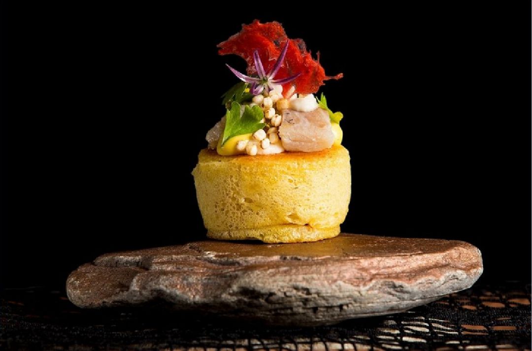 Iñaki Lazcano, del bar "Sorginzulo" de la Plaza Nueva de Bilbao, y su pintxo "Fish-Kaia" son los campeones de Bizkaia 2021 tras celebrase este martes la final del campeonato. Iñaki Lazcano, del bar "Sorginzulo" de la Plaza Nueva de Bilbao, y su pintxo "Fish-Kaia" son los campeones de Bizkaia 2021 tras celebrase este martes la final del campeonato.