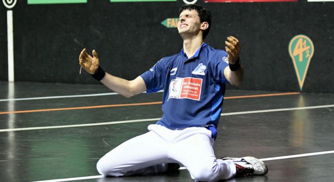 El pelotari Jokin Altuna, tras ganar la final del Cuatro y Medio de 2017 El pelotari Jokin Altuna, tras ganar la final del Cuatro y Medio de 2017
