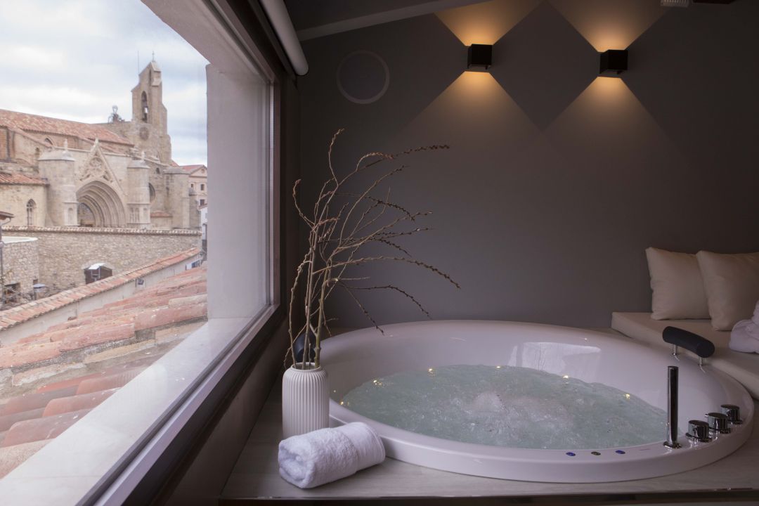 Vistas de la arcipestral de Morella desde una de las suites del Hotel Vallivana Suites & Spa Vistas de la arcipestral de Morella desde una de las suites del Hotel Vallivana Suites & Spa