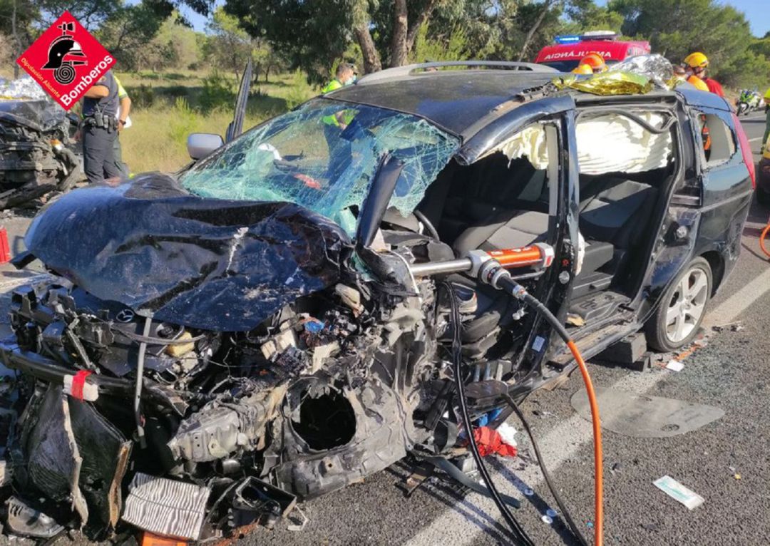 Uno de los vehiculos accidentados Uno de los vehiculos accidentados