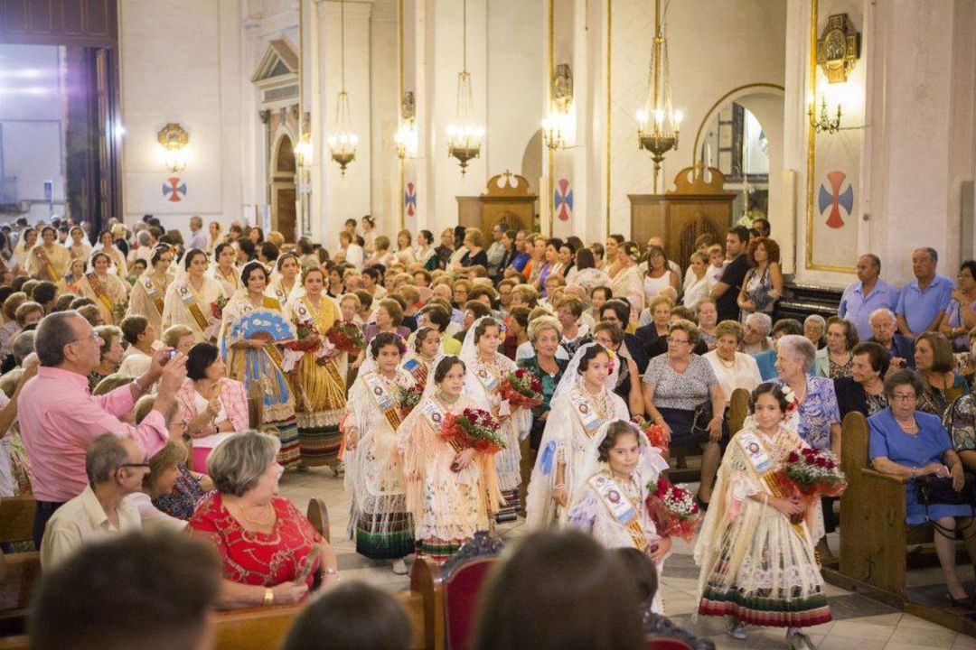 Ofrenda a la patrona de Monóvar Ofrenda a la patrona de Monóvar