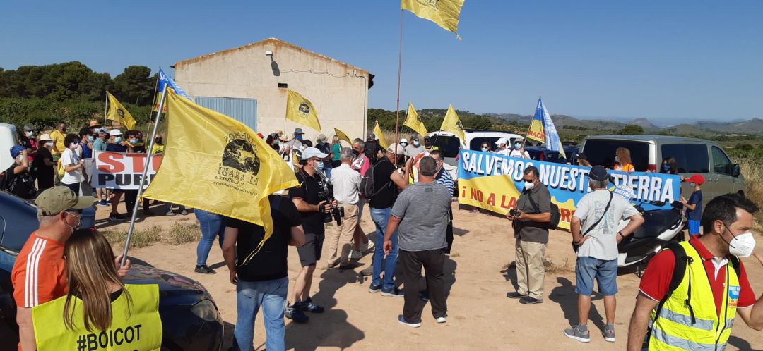 Manifestación contra la ampliación de una granja porcina en La Celia (Jumilla) Manifestación contra la ampliación de una granja porcina en La Celia (Jumilla)
