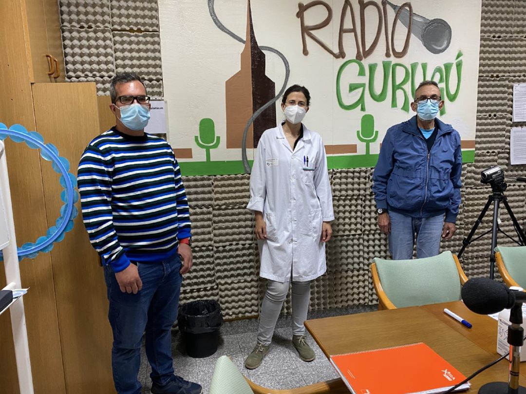 Susana Antolín flanqueada por los reporteros de Radio Gurugú, Carlos y José Luis Susana Antolín flanqueada por los reporteros de Radio Gurugú, Carlos y José Luis