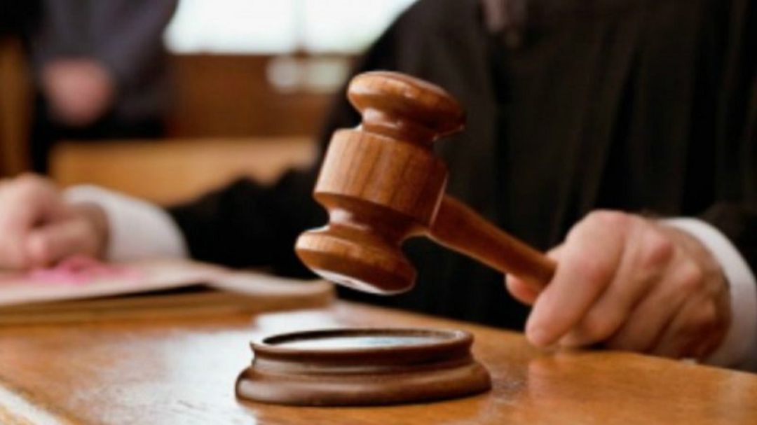 El médico del Sergas que cobraba por emitir certificados de defunción se enfrenta a 3 años de cárcel El médico del Sergas que cobraba por emitir certificados de defunción se enfrenta a 3 años de cárcel