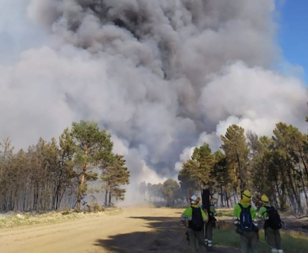 Imagen del incendio originado en Serradilla del Arroyo Imagen del incendio originado en Serradilla del Arroyo