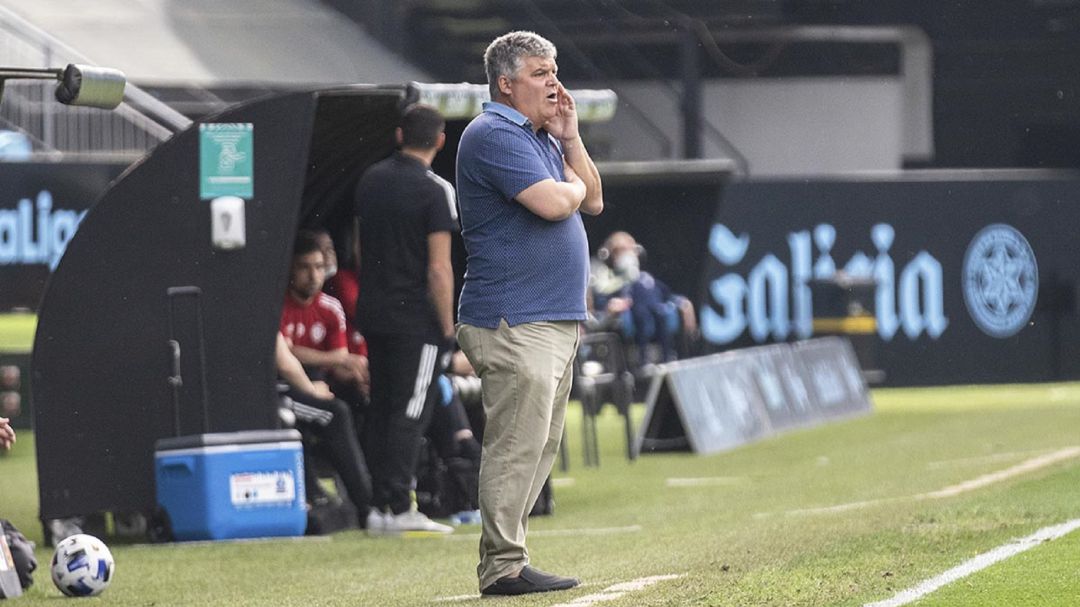 Onésimo dirigiendo al Celta B en Balaídos Onésimo dirigiendo al Celta B en Balaídos