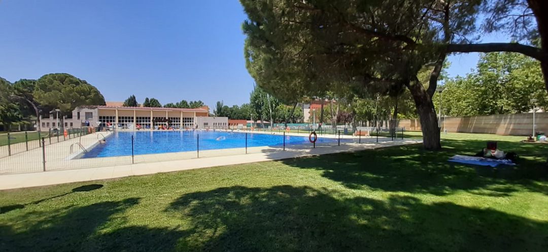 La piscina del Rey Juan Carlos recibe a sus primeros bañistas La piscina del Rey Juan Carlos recibe a sus primeros bañistas
