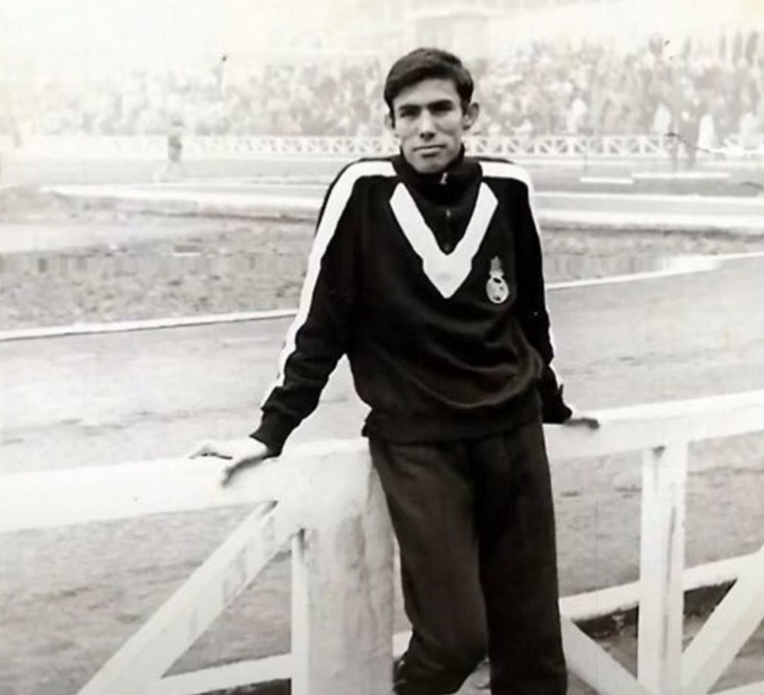 Dionisio posa con el chandal del Real Madrid Dionisio posa con el chandal del Real Madrid