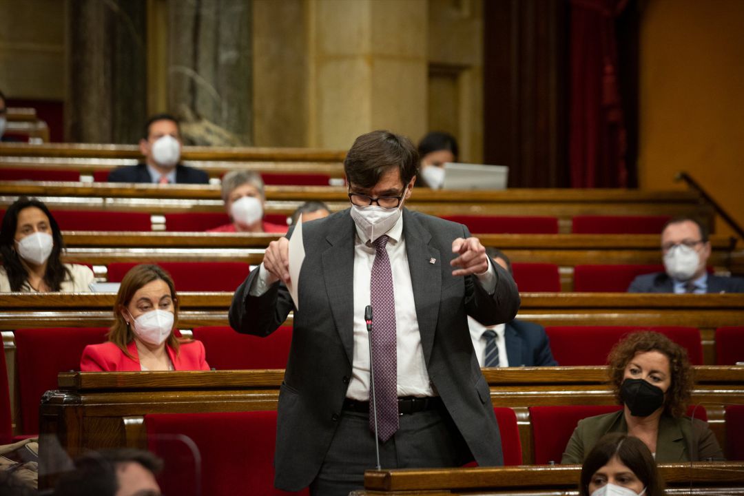 El líder del PSC, Salvador Illa, interviene en la primera sesión de control del nuevo Ejecutivo catalán en el Parlament. El líder del PSC, Salvador Illa, interviene en la primera sesión de control del nuevo Ejecutivo catalán en el Parlament.