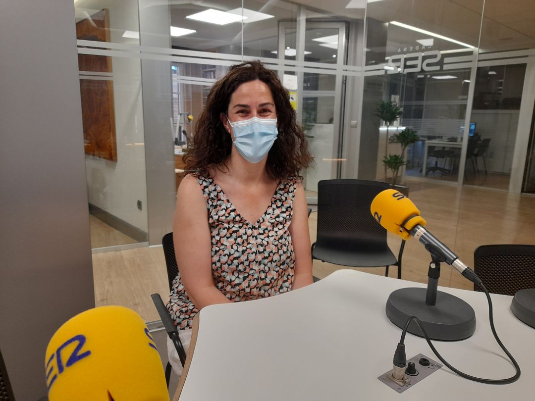 Vanesa González, concejala de IU en el Ayuntamiento de Aranda en los estudios de Radio Aranda Cadena SER Vanesa González, concejala de IU en el Ayuntamiento de Aranda en los estudios de Radio Aranda Cadena SER