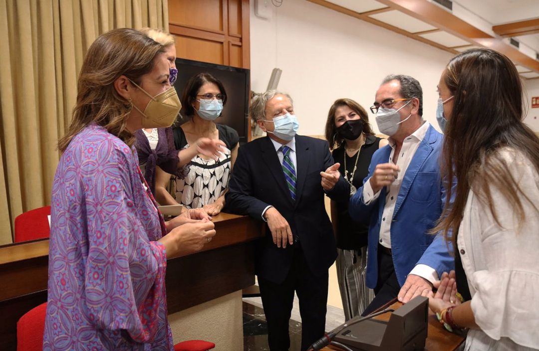 Momentos de distensión antes del comienzo del Pleno Momentos de distensión antes del comienzo del Pleno