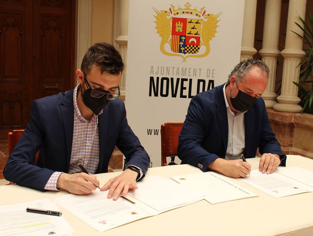 Firma convenio colaboración en Novelda Firma convenio colaboración en Novelda