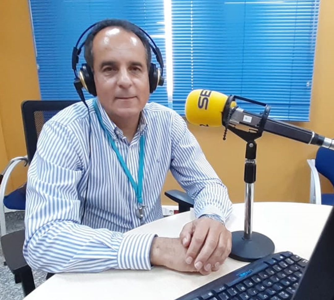 José Antonio Lorente, en los estudios de Radio Granada José Antonio Lorente, en los estudios de Radio Granada