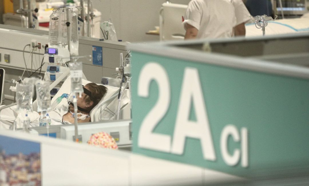 Enfermos en la Unidad 2A del Hospital de Emergencias Isabel Zendal, Madrid. Enfermos en la Unidad 2A del Hospital de Emergencias Isabel Zendal, Madrid.