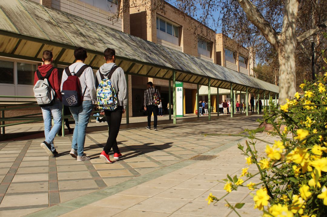 La Prueba de Evaluación para el Acceso y Admisión a la Universidad (PEvAU) será los días 15, 16 y 17 de junio La Prueba de Evaluación para el Acceso y Admisión a la Universidad (PEvAU) será los días 15, 16 y 17 de junio