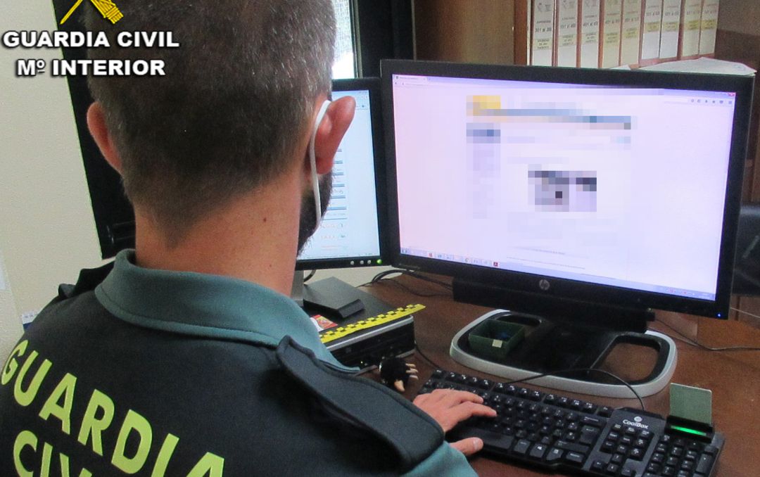 Un vecino de Sanxenxo víctima de una estafa por Internet: pagó 11.000 euros por un motor que nunca recibió Un vecino de Sanxenxo víctima de una estafa por Internet: pagó 11.000 euros por un motor que nunca recibió