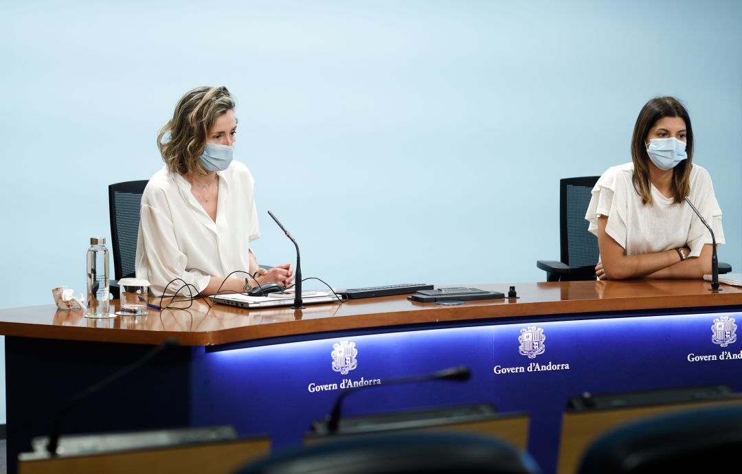 La directora de Medi Ambient i Sostenibilitat, Sílvia Ferrer, i la cap de la unitat d'aigües i medi ambient, Nerea Tekwani, durant la roda de premsa. La directora de Medi Ambient i Sostenibilitat, Sílvia Ferrer, i la cap de la unitat d'aigües i medi ambient, Nerea Tekwani, durant la roda de premsa.
