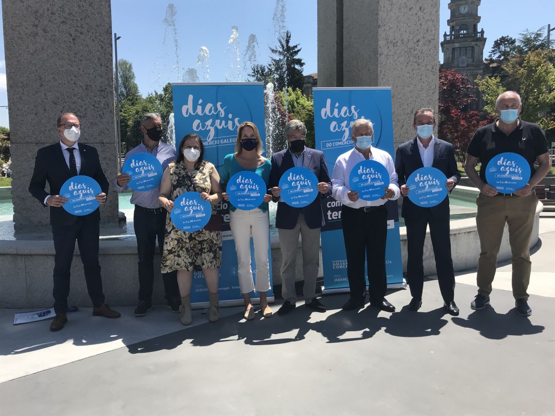 Fernández-Tapias y la Federación gallega de Comercio presentan en Vigo la nueva edición de los "Días Azules" Fernández-Tapias y la Federación gallega de Comercio presentan en Vigo la nueva edición de los "Días Azules"
