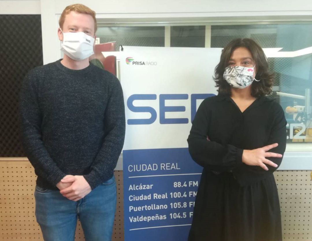Pilar Zamora en una imagen de archivo junto a Kevin Orman en los estudios de SER Ciudad Real Pilar Zamora en una imagen de archivo junto a Kevin Orman en los estudios de SER Ciudad Real
