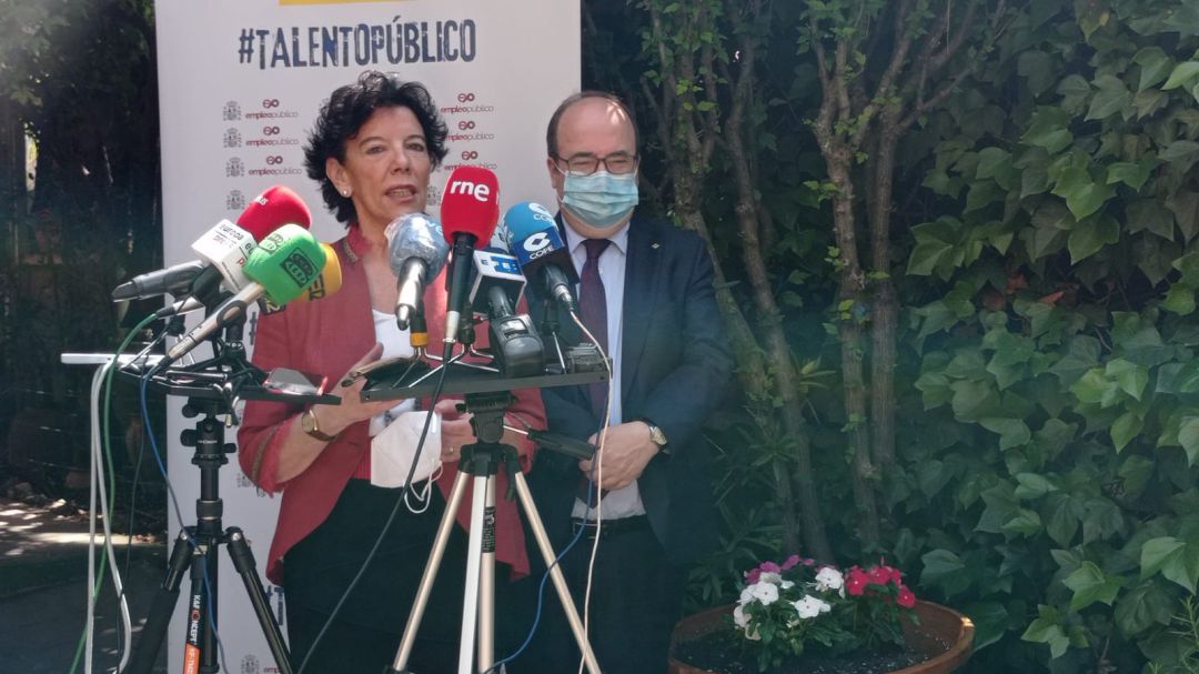 Los ministros Celaá e Iceta durante su charla en el Pedro Mercedes Los ministros Celaá e Iceta durante su charla en el Pedro Mercedes