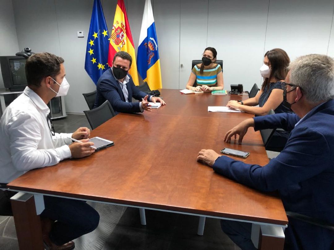 Encuentro técnico-político entre el Ayuntamiento de Yaiza y el Instituto Canario de Vivienda. Encuentro técnico-político entre el Ayuntamiento de Yaiza y el Instituto Canario de Vivienda.