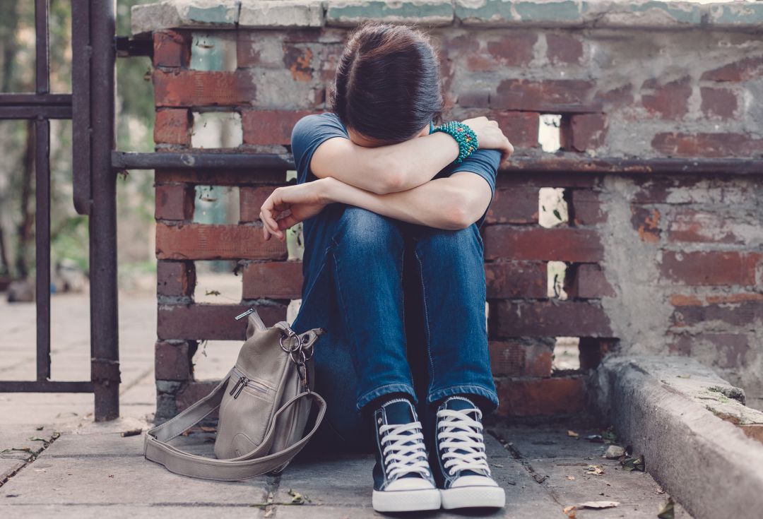 Cómo debemos actuar si una persona sufre un ataque de ansiedad o de pánico: estas son las claves para ayudarle. Cómo debemos actuar si una persona sufre un ataque de ansiedad o de pánico: estas son las claves para ayudarle.