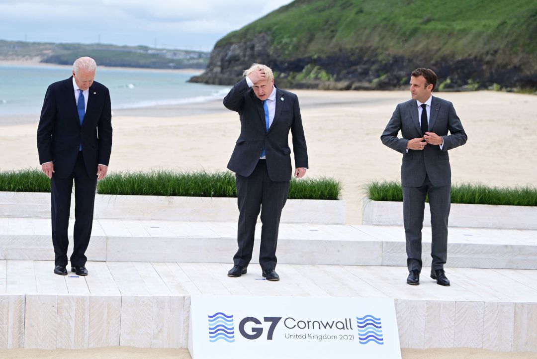 El presidente de EEUU Joe Biden, el primer ministro británico Boris Johnson y el presidente francés Emanuel Macron posan para la cumbre del G7. El presidente de EEUU Joe Biden, el primer ministro británico Boris Johnson y el presidente francés Emanuel Macron posan para la cumbre del G7.