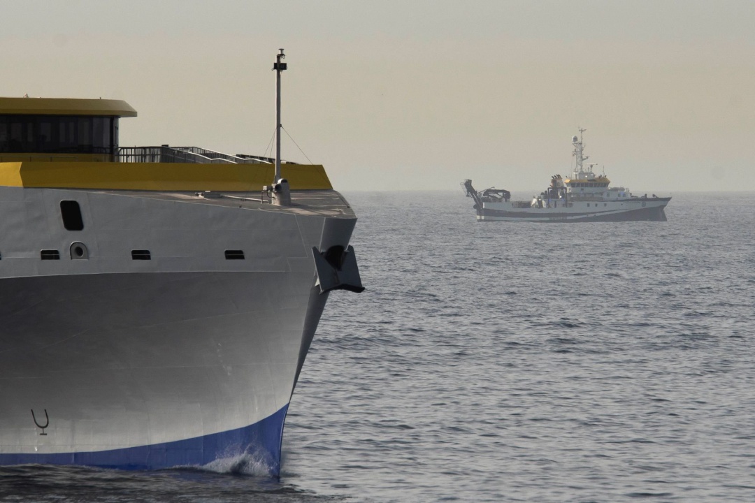 El buque del Instituto Español de Oceanografía (IEO) Ángeles Alvariño sigue rastreando este jueves los fondos marinos de la costa de Santa Cruz de Tenerife en busca de pistas sobre el paradero de las niñas Anna y Olivia, desaparecidas junto a su padre, Tomás G. El buque del Instituto Español de Oceanografía (IEO) Ángeles Alvariño sigue rastreando este jueves los fondos marinos de la costa de Santa Cruz de Tenerife en busca de pistas sobre el paradero de las niñas Anna y Olivia, desaparecidas junto a su padre, Tomás G.