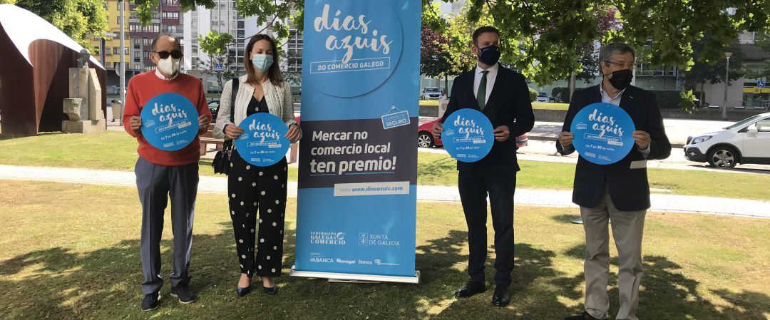 Gonzalo Trenor e a Federación Galega de comercio presentan na Coruña a nova edición dos "Días Azuis" Gonzalo Trenor e a Federación Galega de comercio presentan na Coruña a nova edición dos "Días Azuis"