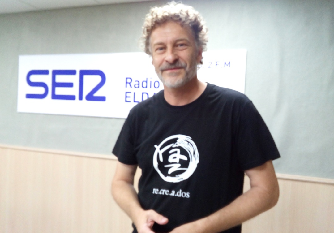 Xesco Máñez, autor de la exposición "Com el fum" Xesco Máñez, autor de la exposición "Com el fum"