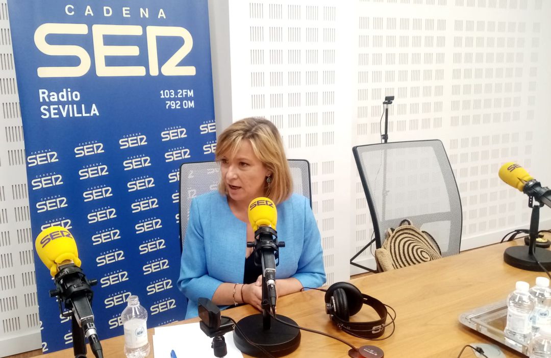 La presidenta de Patrimonio Nacional, Llanos Castellanos, en el estudio de Radio Sevilla La presidenta de Patrimonio Nacional, Llanos Castellanos, en el estudio de Radio Sevilla