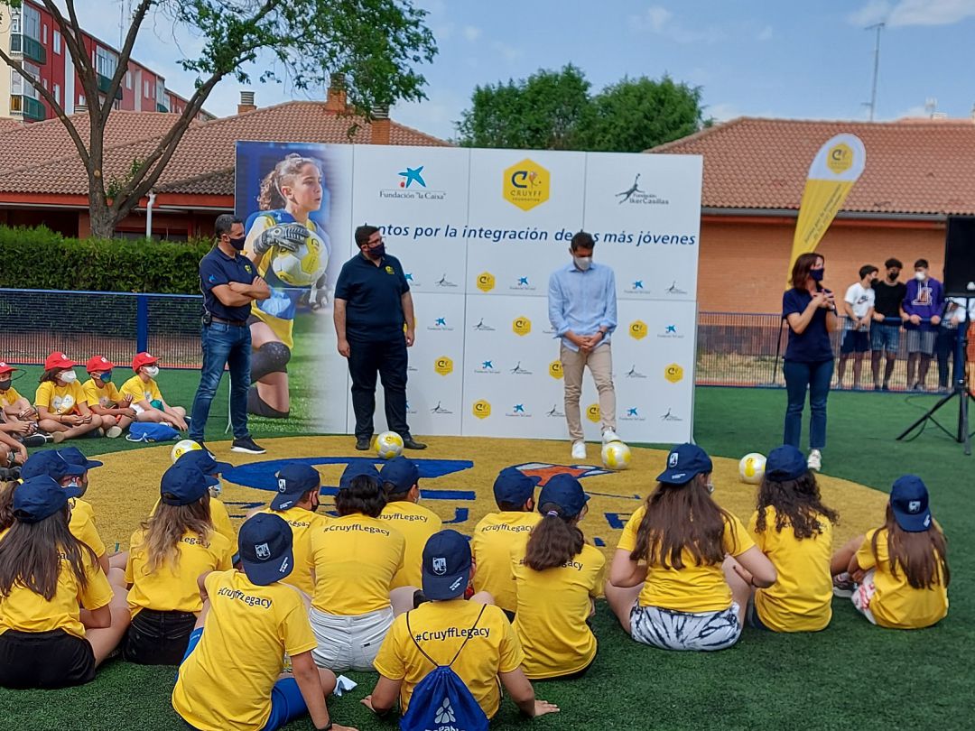 Iker Casillas ha sido el padrino del acto de inauguración de la 'Cruyff Court' en Ávila Iker Casillas ha sido el padrino del acto de inauguración de la 'Cruyff Court' en Ávila