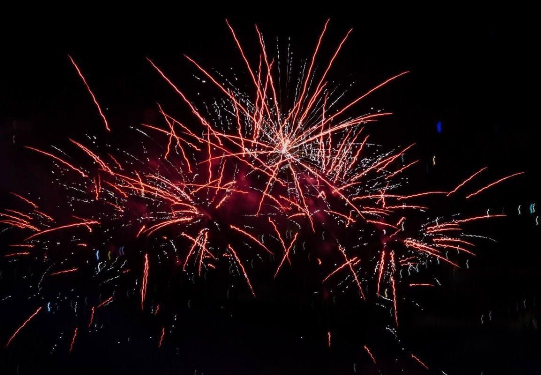 Imagen de archivo de los fuegos artificiales de las ferias de agosto de Valdepeñas (Ciudad Real) Imagen de archivo de los fuegos artificiales de las ferias de agosto de Valdepeñas (Ciudad Real)