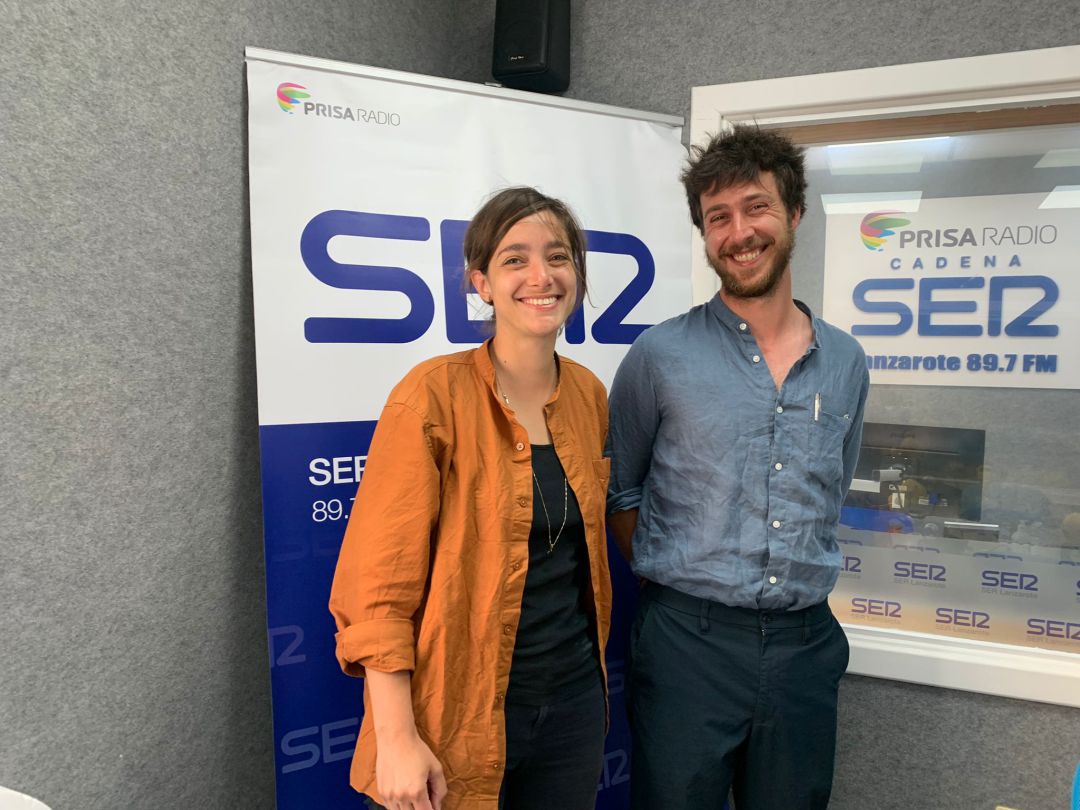 Elois Bouju y Simon Gabillard en los estudios de SER Lanzarote. Elois Bouju y Simon Gabillard en los estudios de SER Lanzarote.