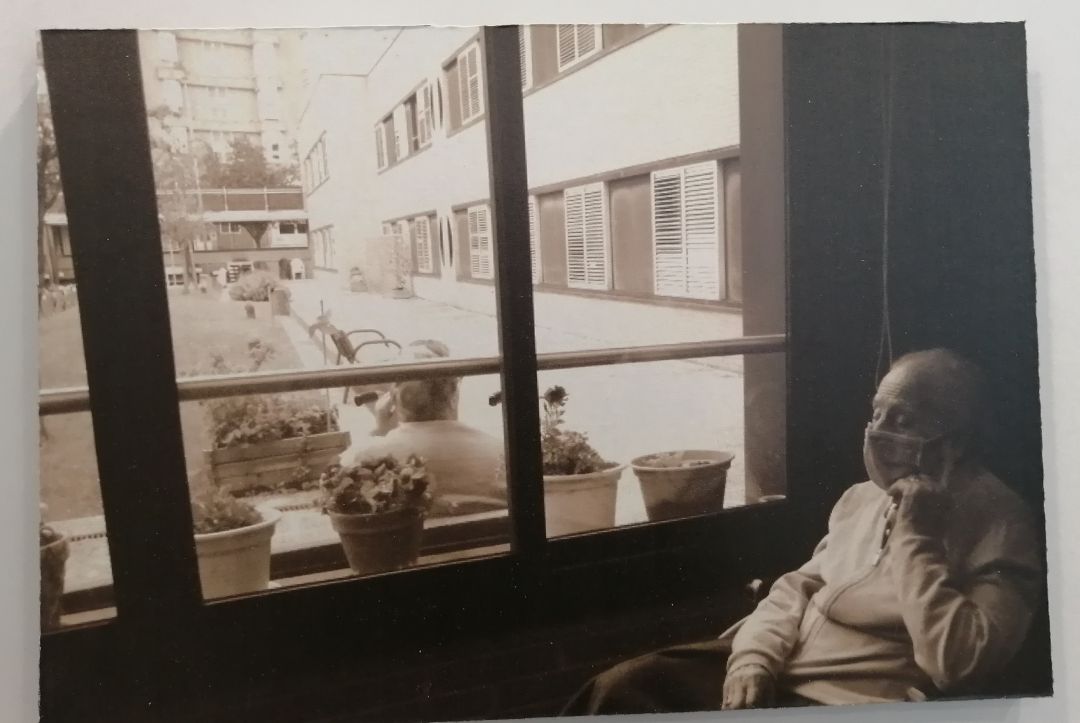 La exposición refleja la soledad de los residentes en los peores meses de la pandemia La exposición refleja la soledad de los residentes en los peores meses de la pandemia