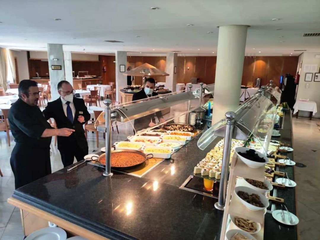 Salón anexo al restaurante El Ábaco donde se sirve el buffet de gala Salón anexo al restaurante El Ábaco donde se sirve el buffet de gala
