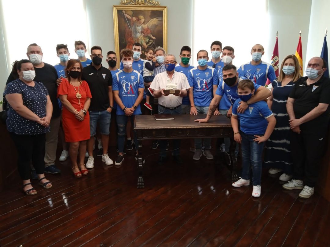 Momento de la recepción en el Ayuntamiento de Caudete Momento de la recepción en el Ayuntamiento de Caudete