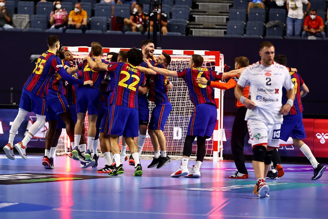 Los jugadores del Barça celebran el título. Los jugadores del Barça celebran el título.