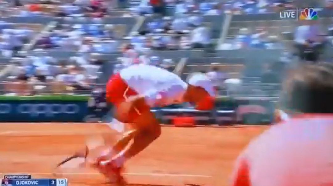 Djokovic se cae en el arranque de la final de Roland Garros Djokovic se cae en el arranque de la final de Roland Garros
