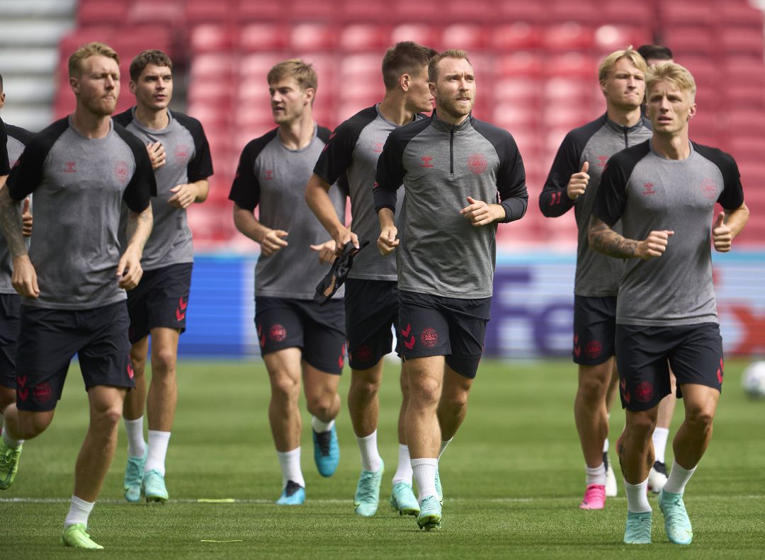 Eriksen con sus compañeros Eriksen con sus compañeros
