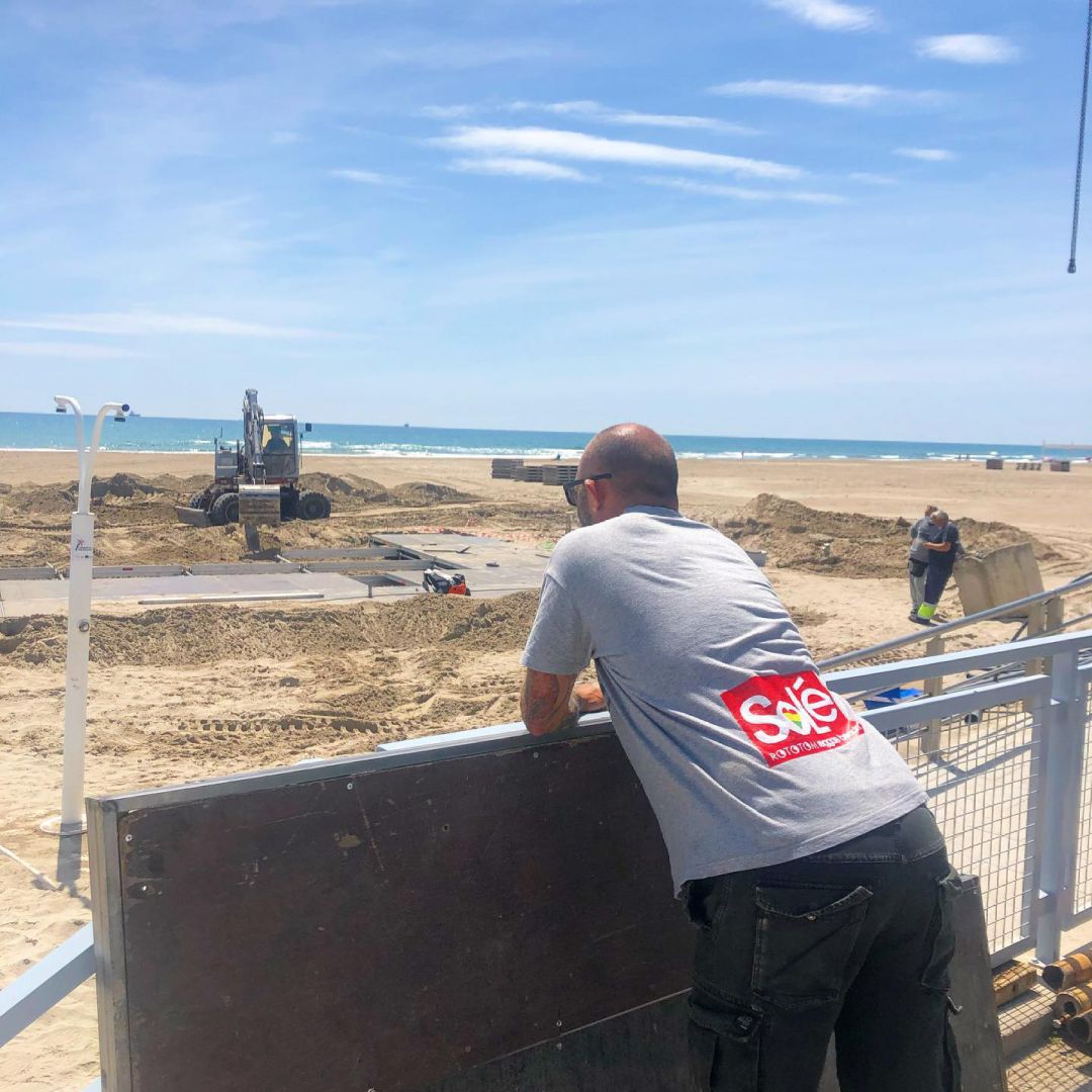 Los chiringuitos de las playas de Castelló están a la espera de la autorización para poder montar las instalaciones Los chiringuitos de las playas de Castelló están a la espera de la autorización para poder montar las instalaciones