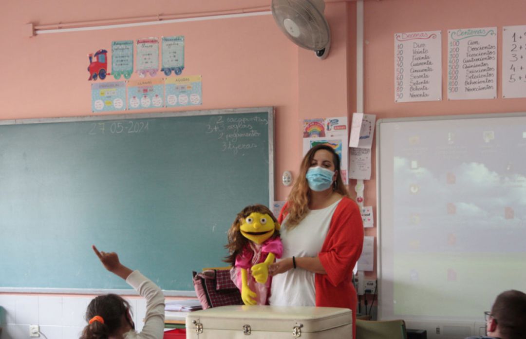 Marionetas de LAMBDA en una clase de Primaria Marionetas de LAMBDA en una clase de Primaria