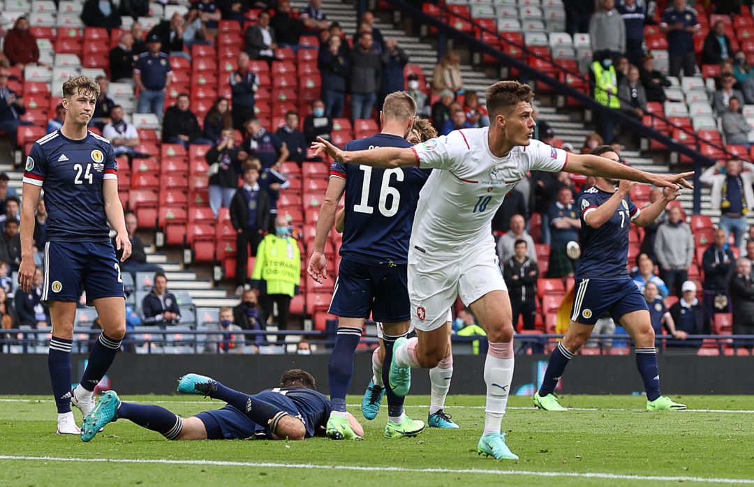 Schick celebra uno de sus goles a Escocia Schick celebra uno de sus goles a Escocia