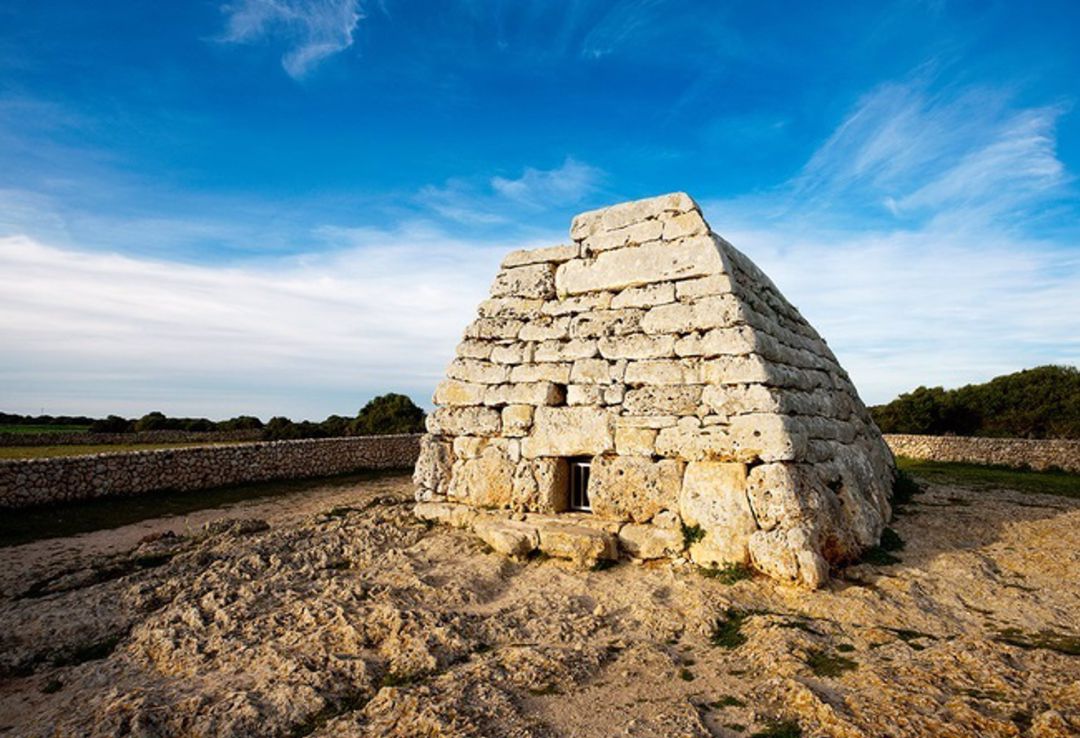 Imatge d'arxiu de la Naveta des Tudons Imatge d'arxiu de la Naveta des Tudons