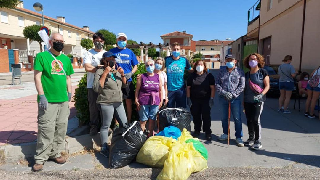 Algunos de los participantes en la jornada de limpieza contra la 'basuraleza' Algunos de los participantes en la jornada de limpieza contra la 'basuraleza'