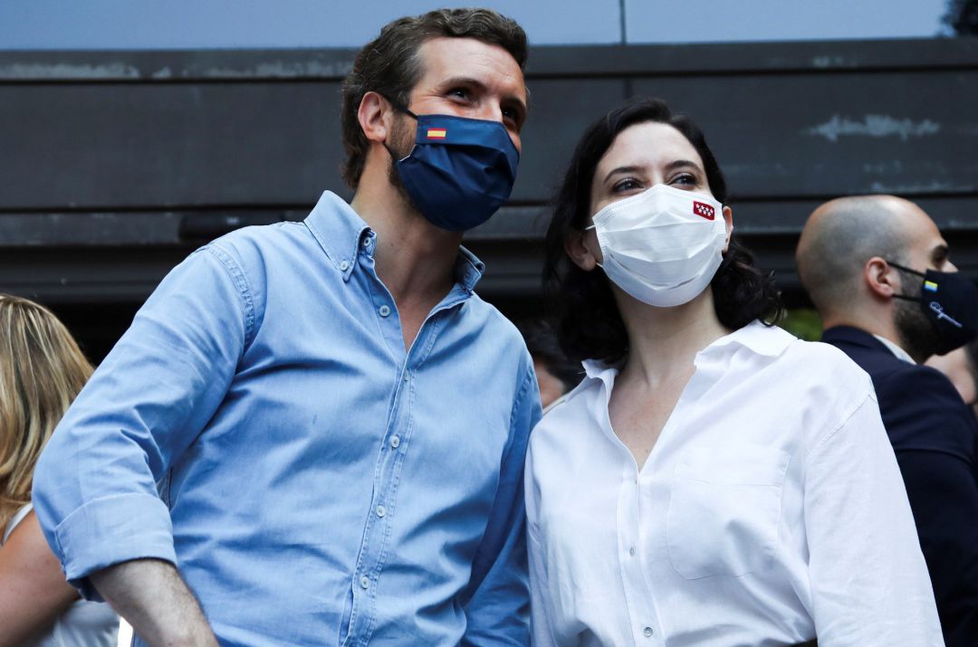 El presidente del PP Pablo Casado, y la presidenta de la Comunidad de Madrid, Isabel Díaz Ayuso, participan este domingo en la concentración contra los indultos del "procés" en Madrid. El presidente del PP Pablo Casado, y la presidenta de la Comunidad de Madrid, Isabel Díaz Ayuso, participan este domingo en la concentración contra los indultos del "procés" en Madrid.