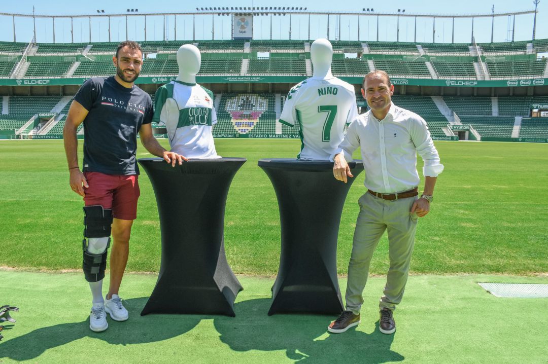 Gonzalo Verdú, a la izquierda, con Nino el día de su despedida Gonzalo Verdú, a la izquierda, con Nino el día de su despedida