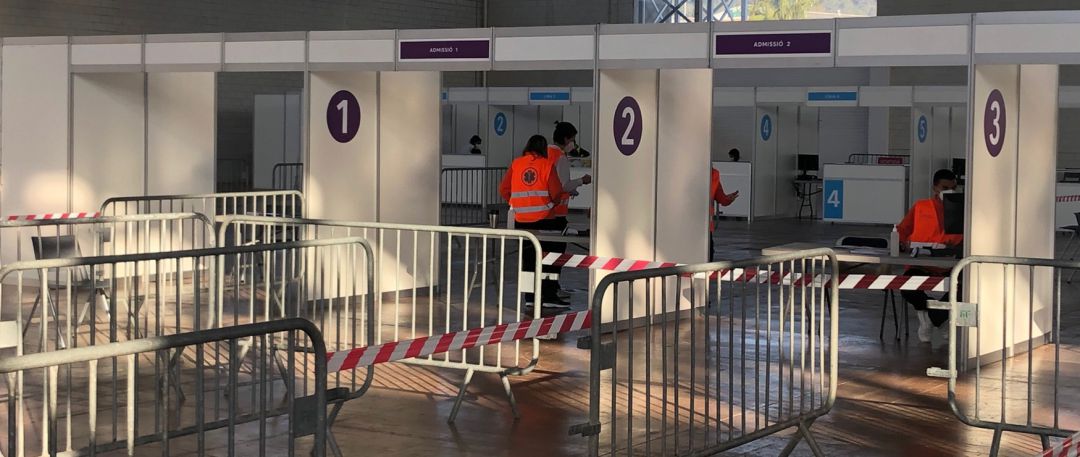 Líneas vacunación en el recinto ferial de Ibiza Líneas vacunación en el recinto ferial de Ibiza